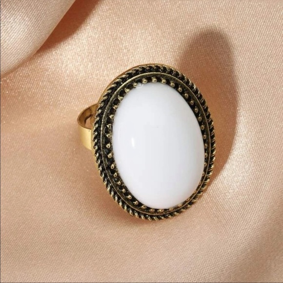 Antique Looking White Stone Ring - Picture 1 of 4
